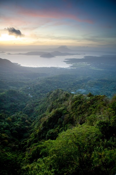 Taal Lake at sunrise (3319547655)