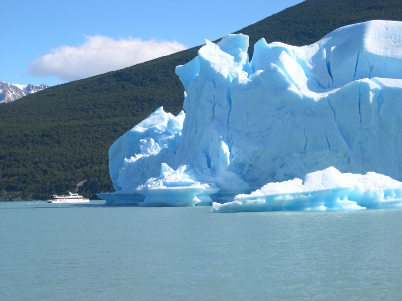Upsala boat iceberg