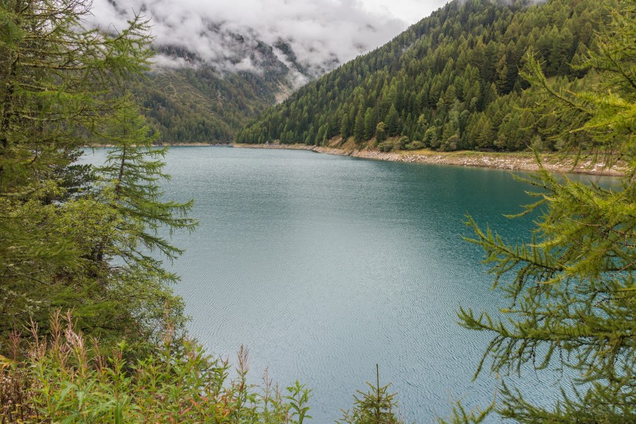 Wandeltocht rond Lago di Pian Palù (1800 m). in het Nationaal park Stelvio (Italië). Zicht op Lago di Pian Palù 01