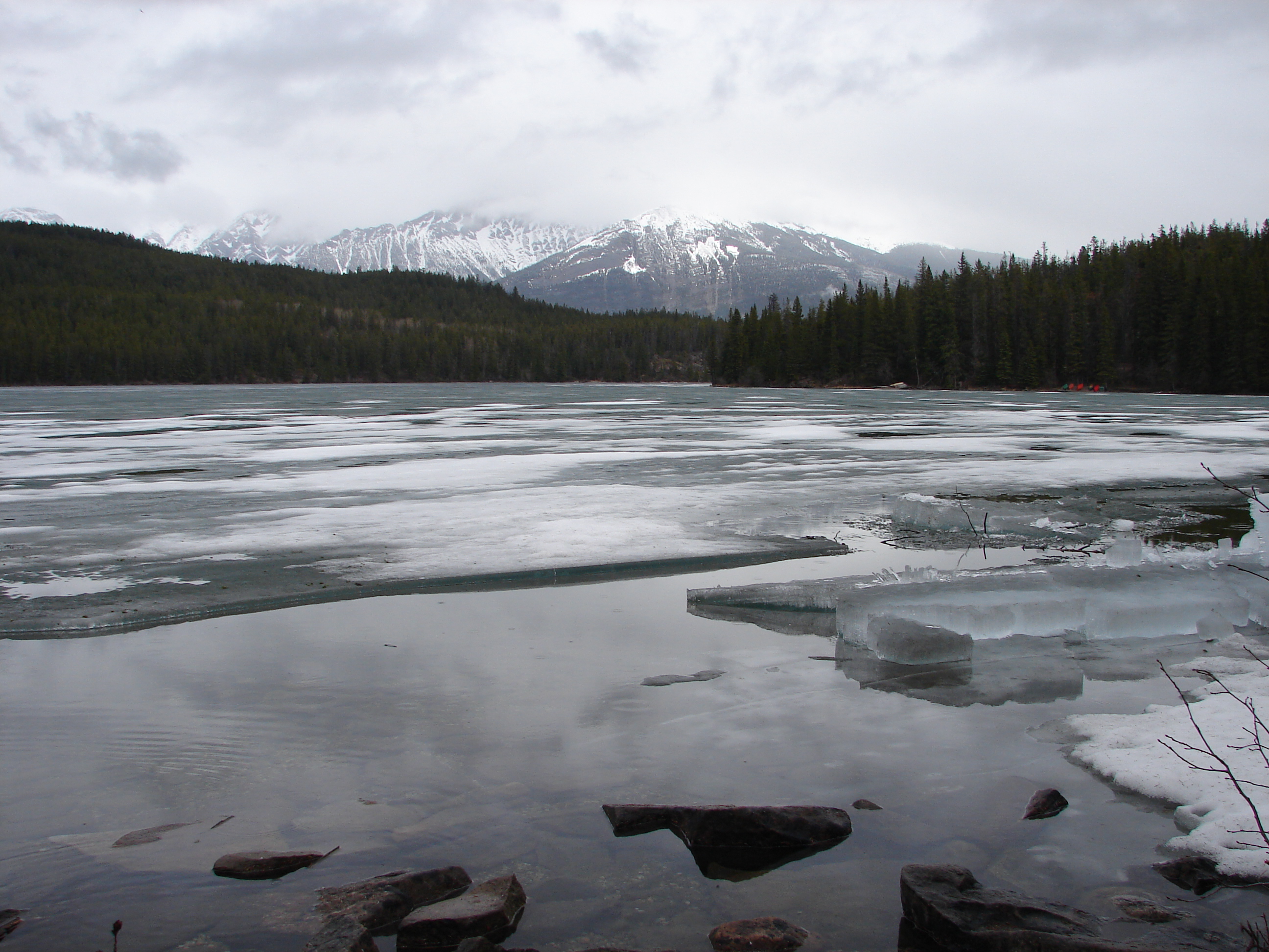 Pyramid Lake, Alberta (5770806727)