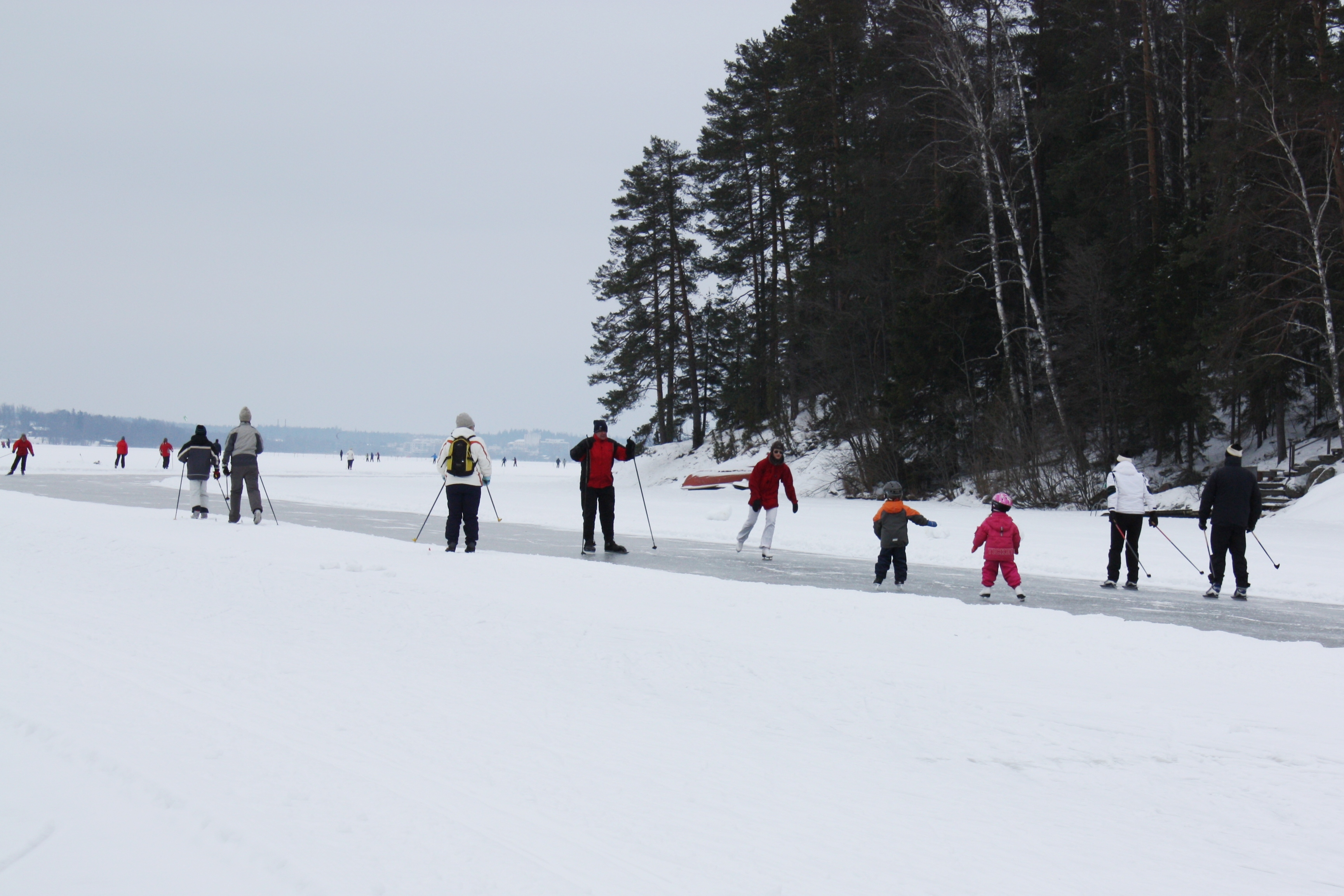 Skiing and ice skating on Lake Tuusulanjärvi I3790 C