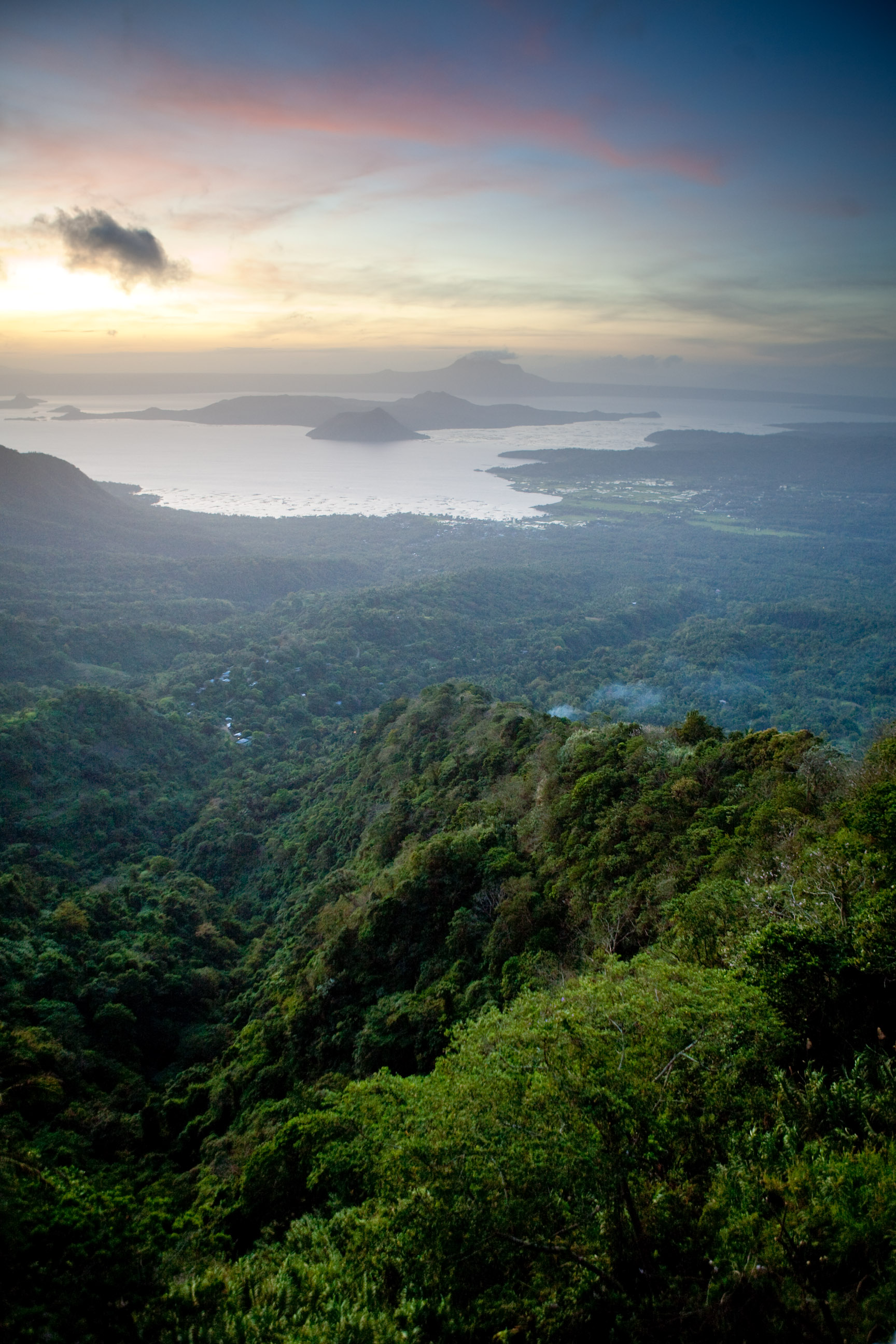 Taal Lake at sunrise (3319547655)