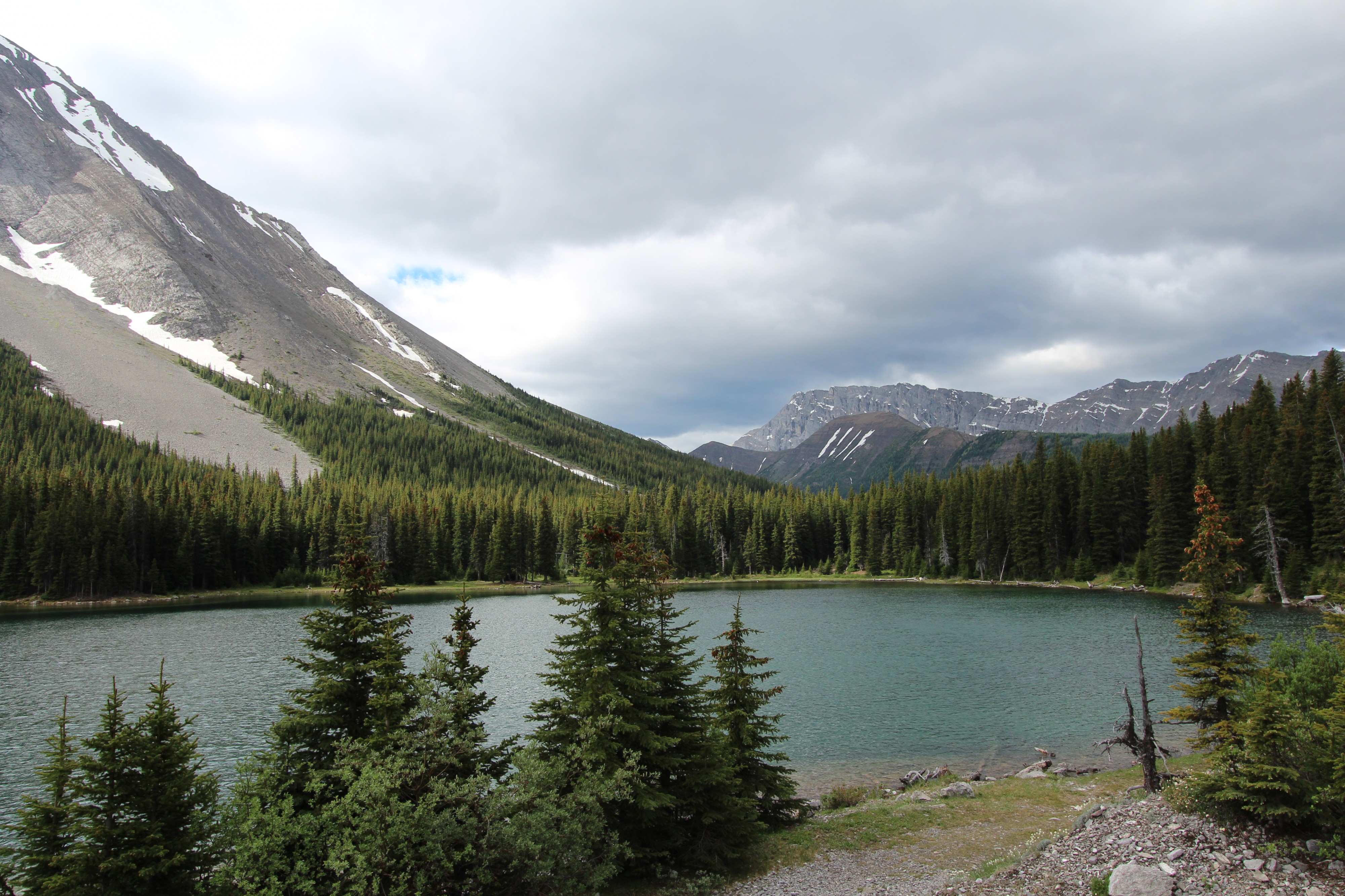 Elbow lake Alberta Kananaskis country July 2014 (14400508028)