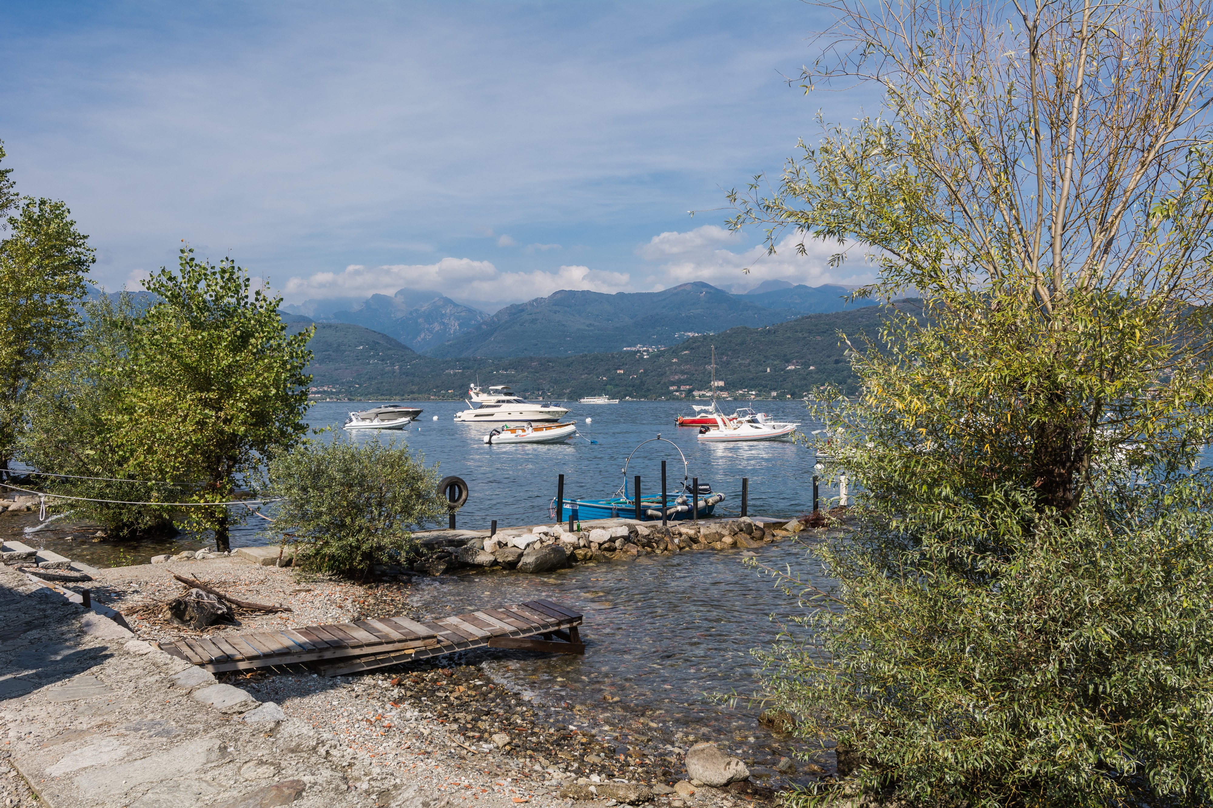 Lago Maggiore Isola Superiore view to north