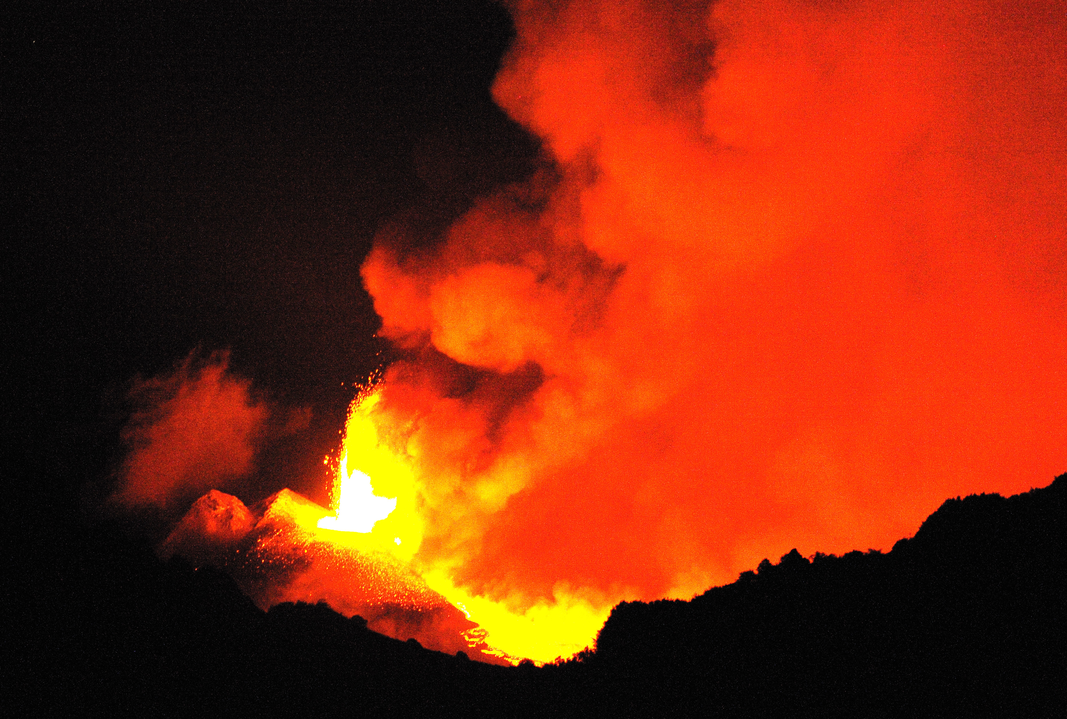 Etna Volcano Paroxysmal Eruption July 30 2011 - Creative Commons by gnuckx (7)