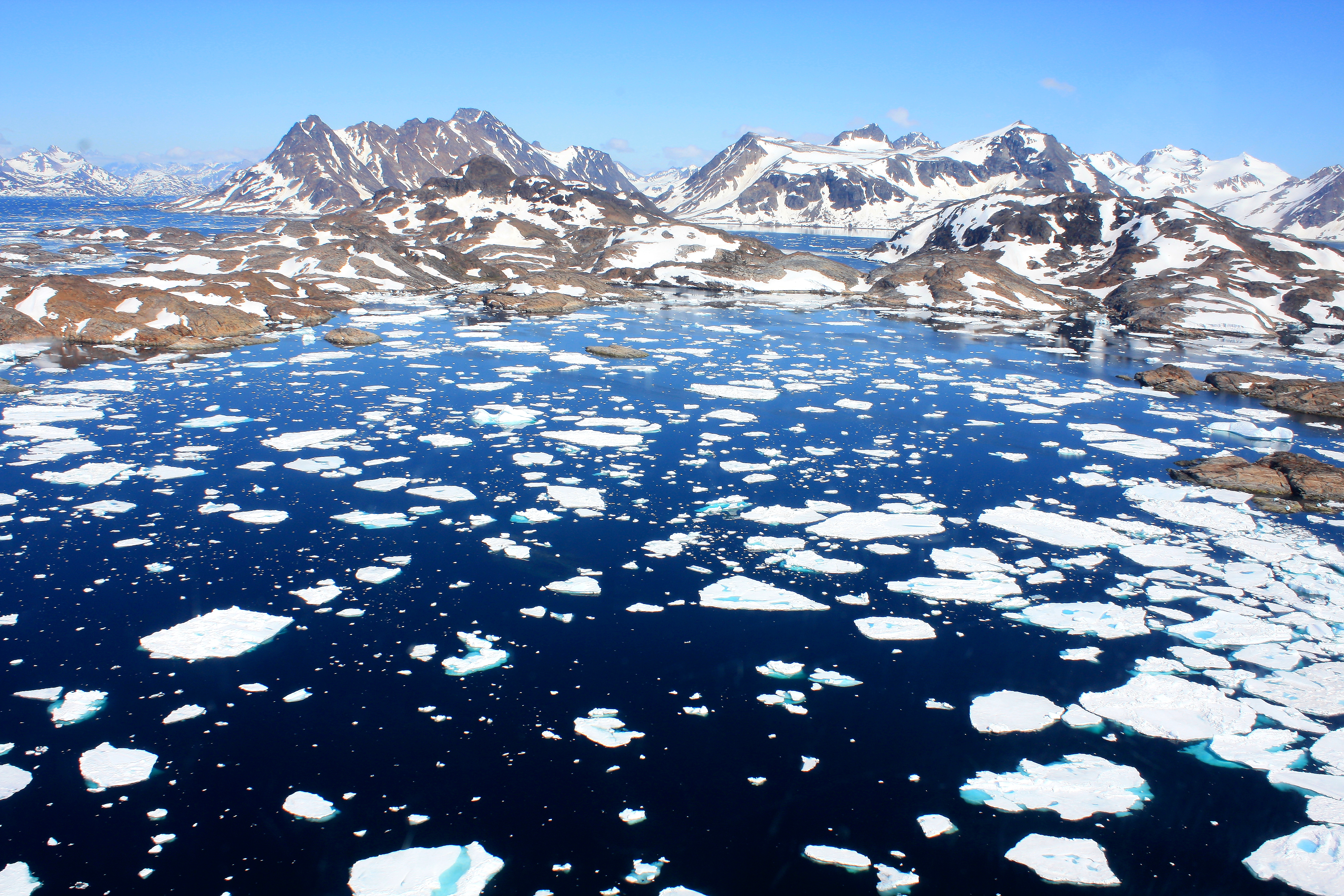 Helicopter View over Greenland (3977247173)