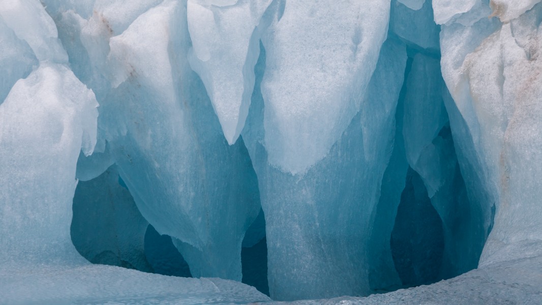 A look inside an iceberg (4), Liefdefjord, Svalbard