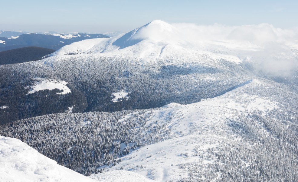 Carpathian mountains in Ukraine photographed in February 2022 by Serhiy Lvivsky, picture 8