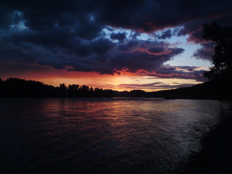 Закат на реке Катунь