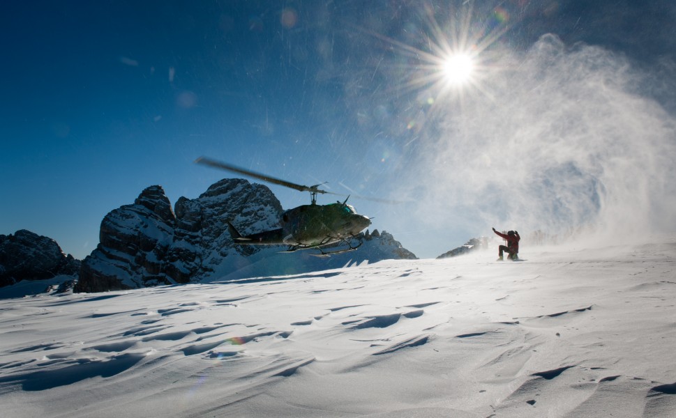 Helikopter-Crews trainieren mit Bergrettung (32586996636)
