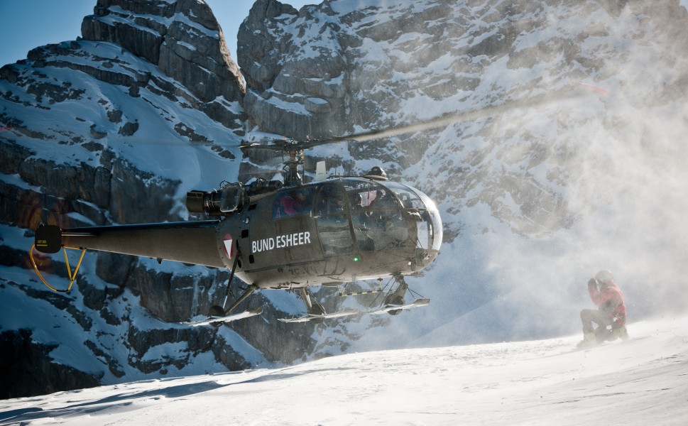 Helikopter-Crews trainieren mit Bergrettung (32586997396)