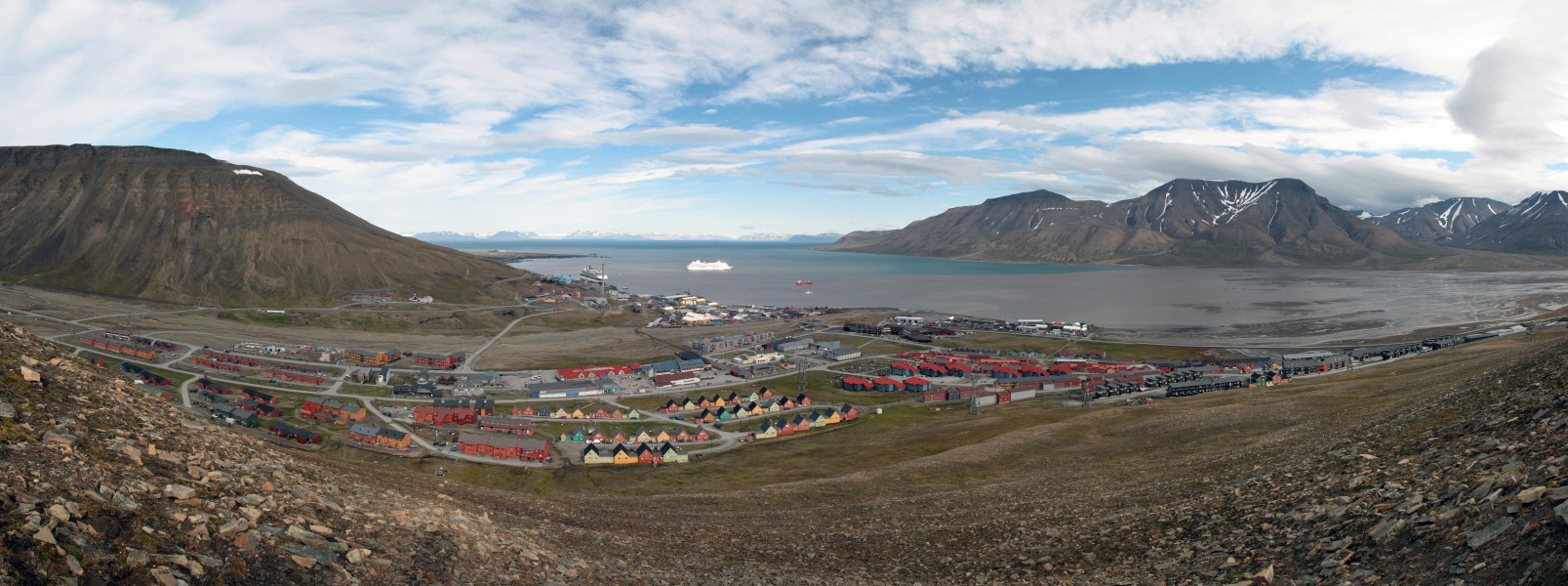 Longyearbyen panorama july2011