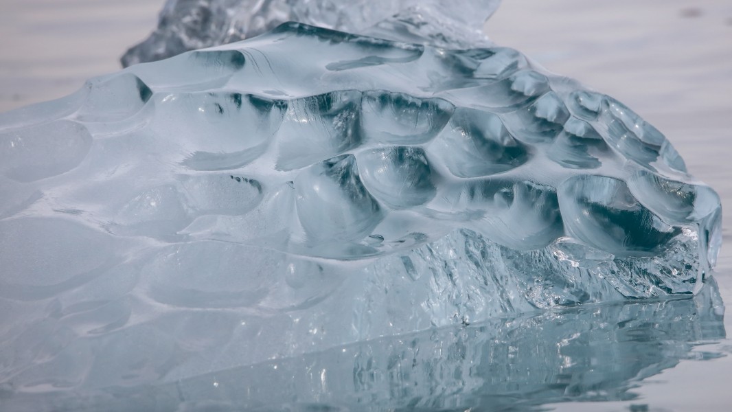 The underwater surface structures of an iceberg in Svalbard (2)