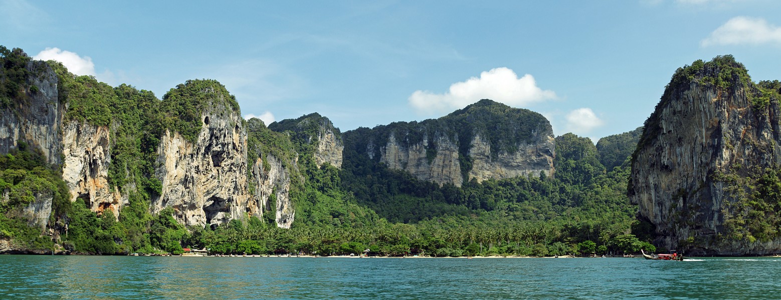 Ton Sai beach panorama