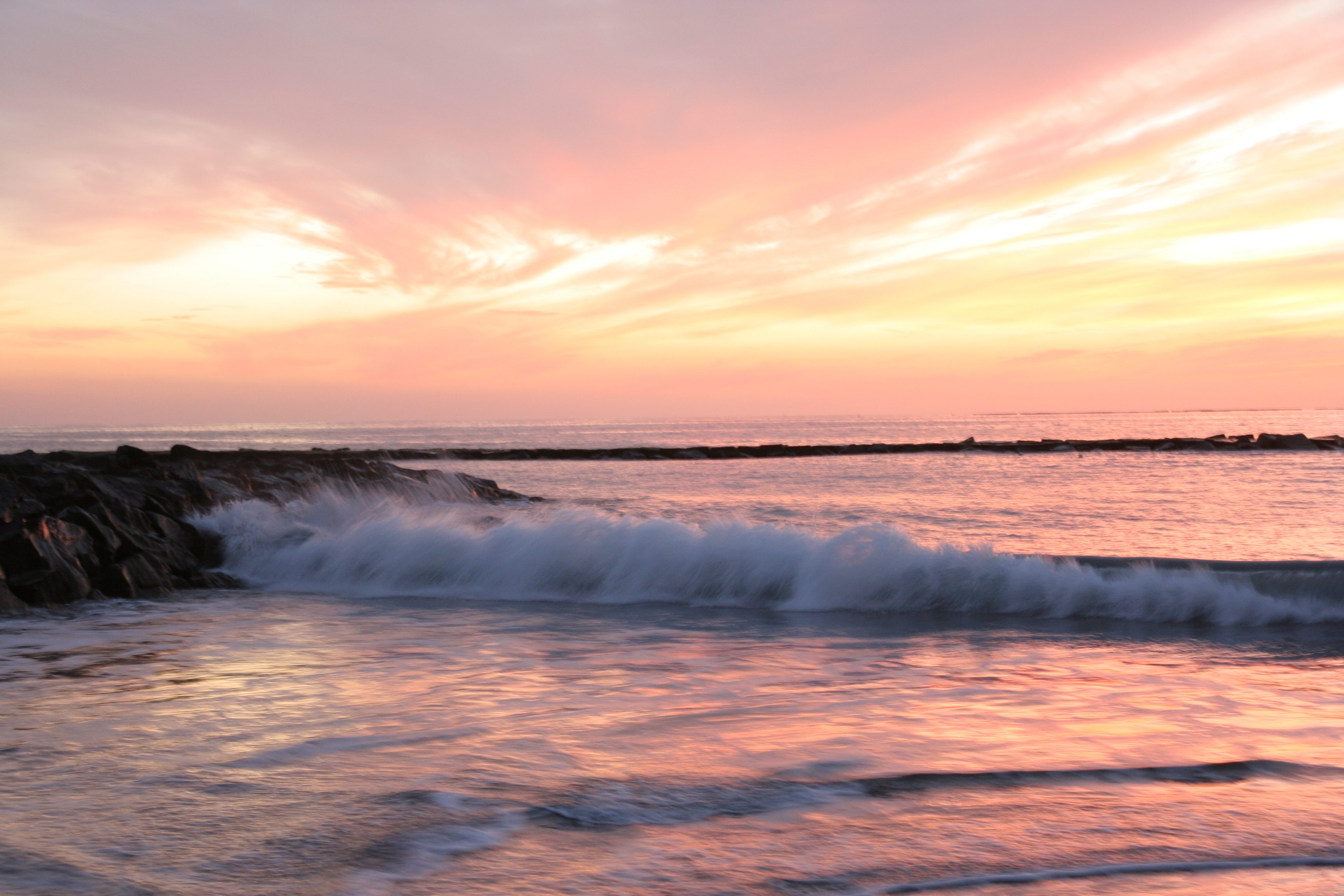 Sunset waves (408640652)