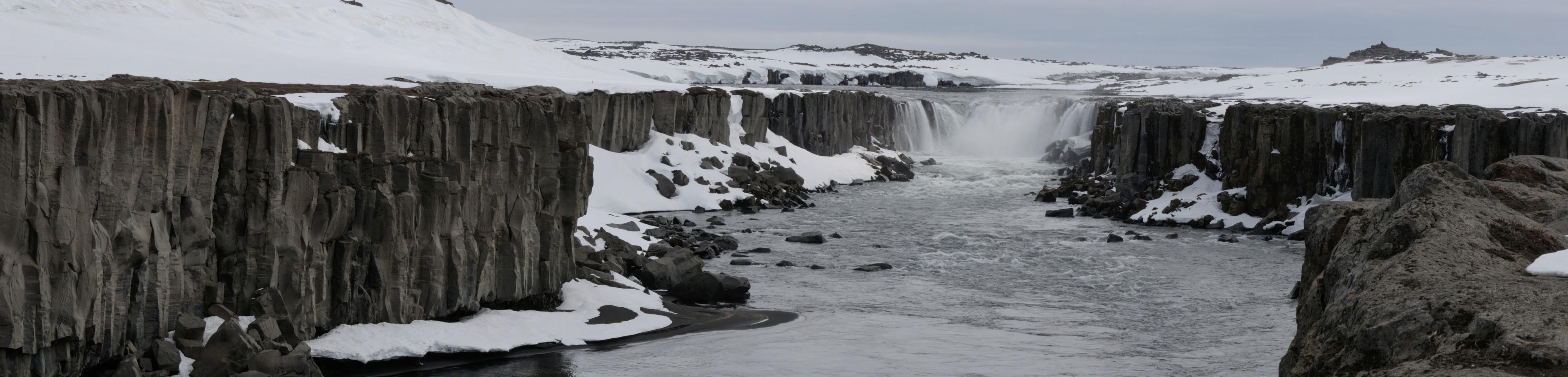 2014-04-28 14-01-36 Iceland Norðurland Eystra - Reykjahlíð 4h 39°