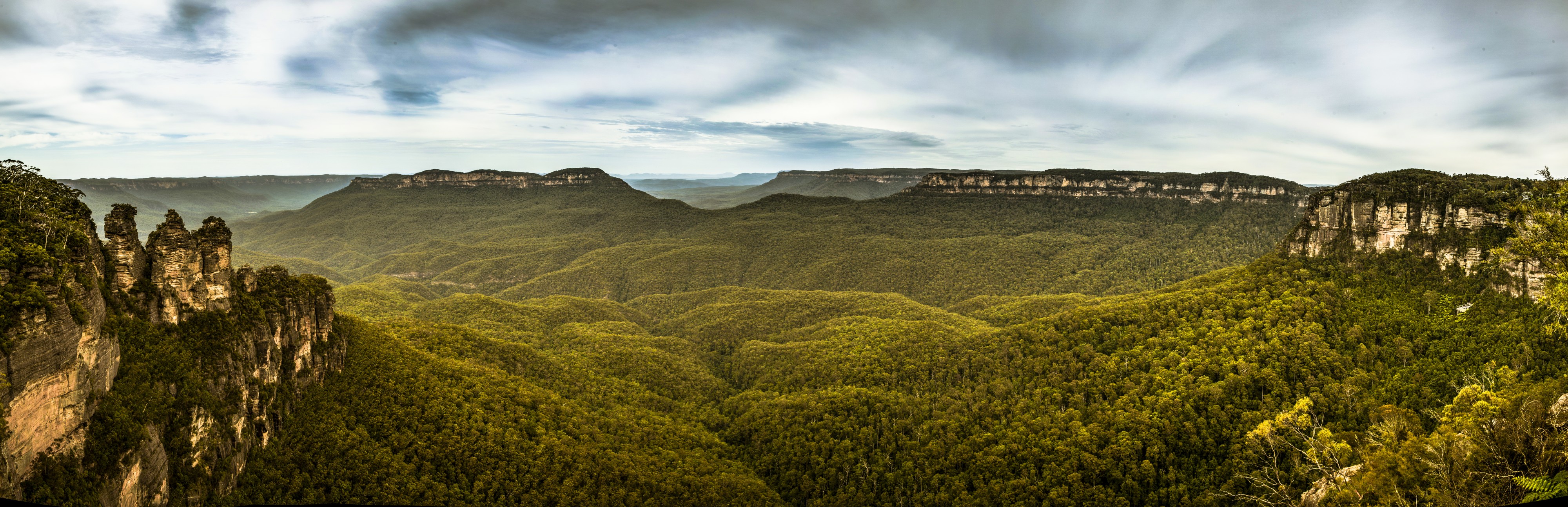 Blue Mountains and the 3 Sisters