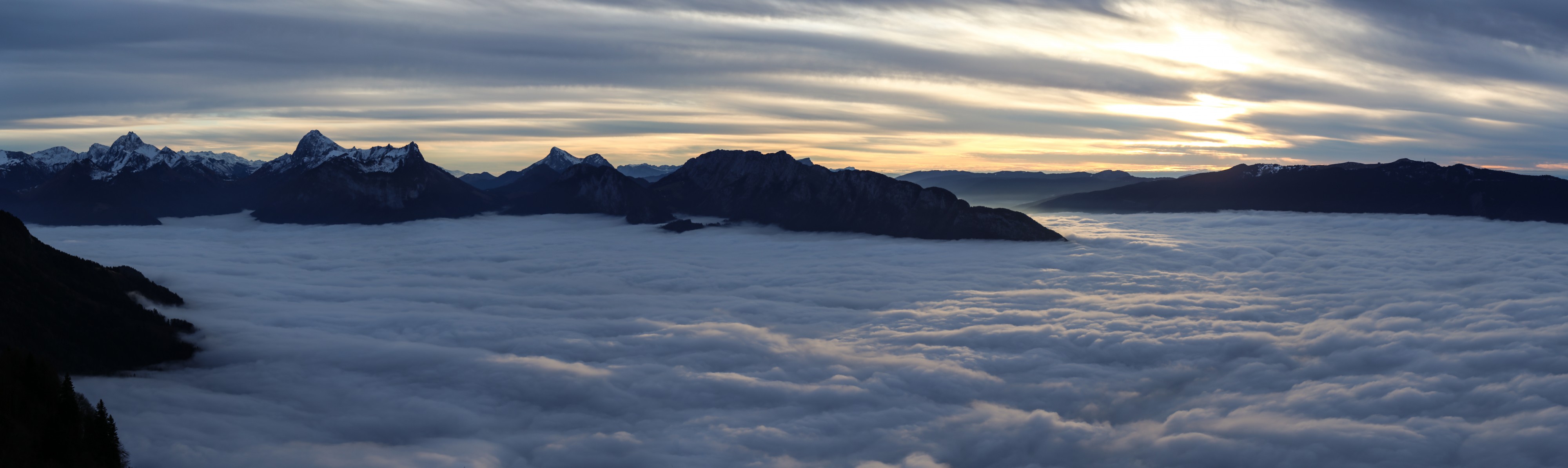 Coucher de soleil sur la mer de nuages, Bauges