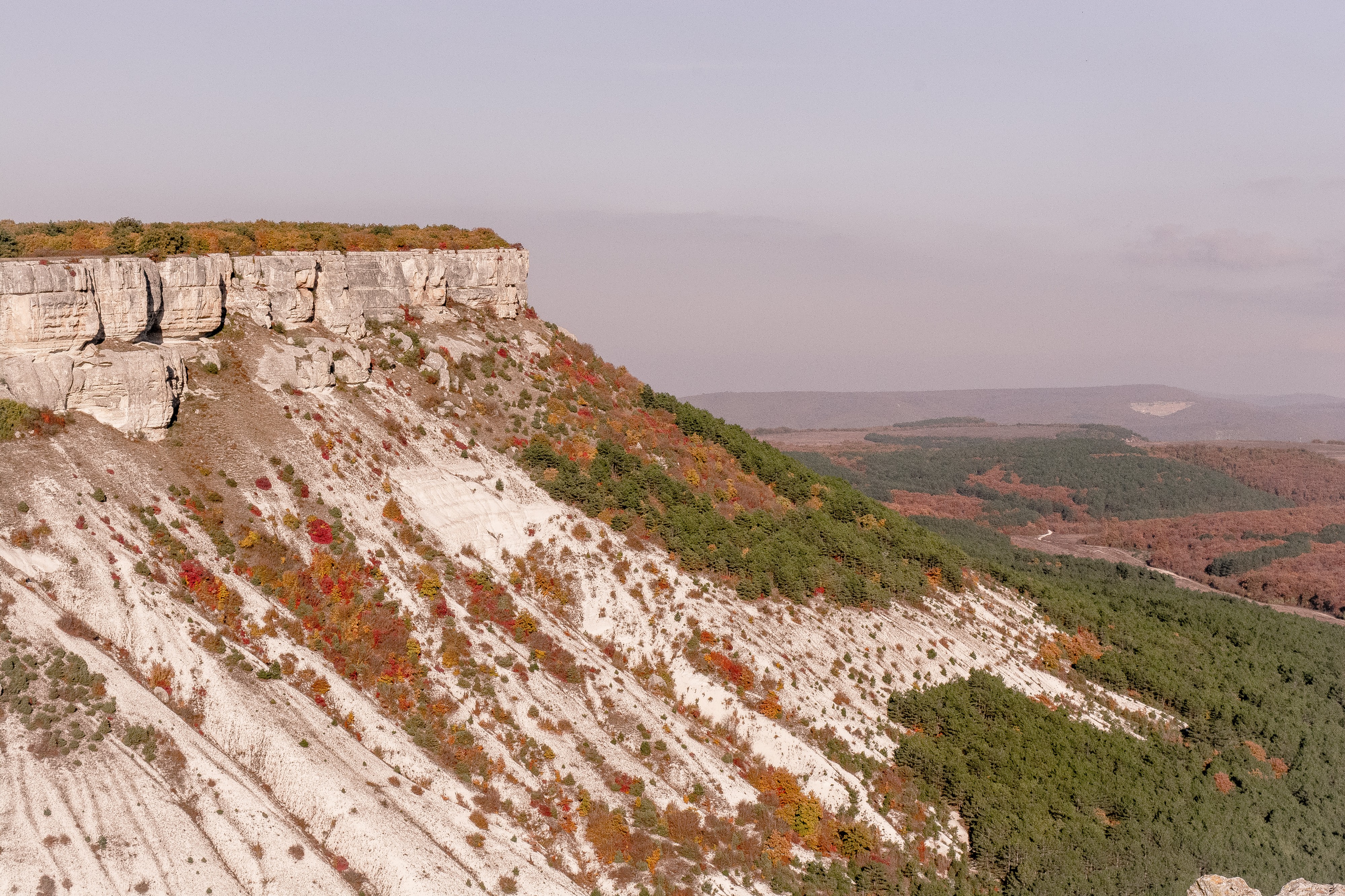 Вид на долину с высоты пещерного города Чуфут- Кале. Бахчисарайский р-н. Крым