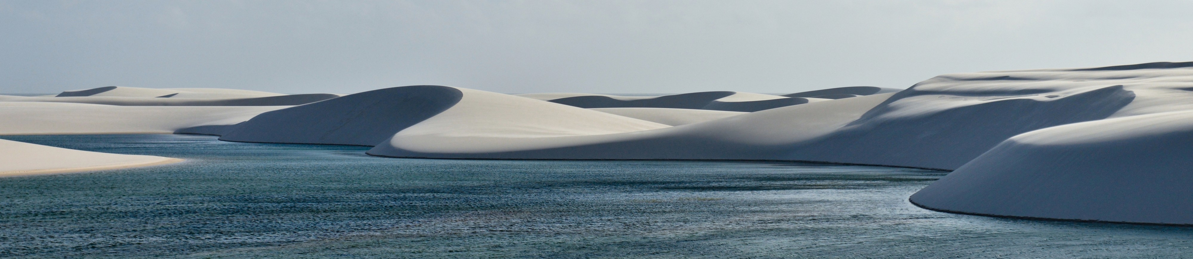 Dunas e lagoas dos Lençois Maranhenses (cropped)