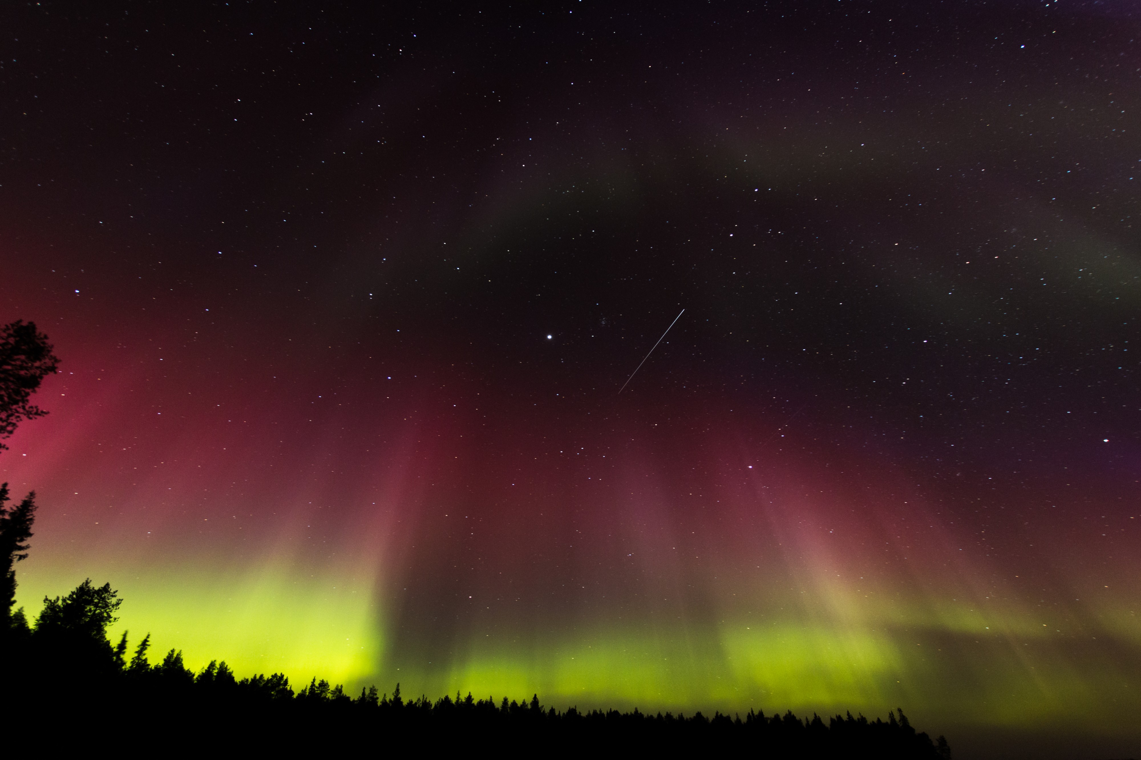 the Northern Lights - glowing sky (16709134817)