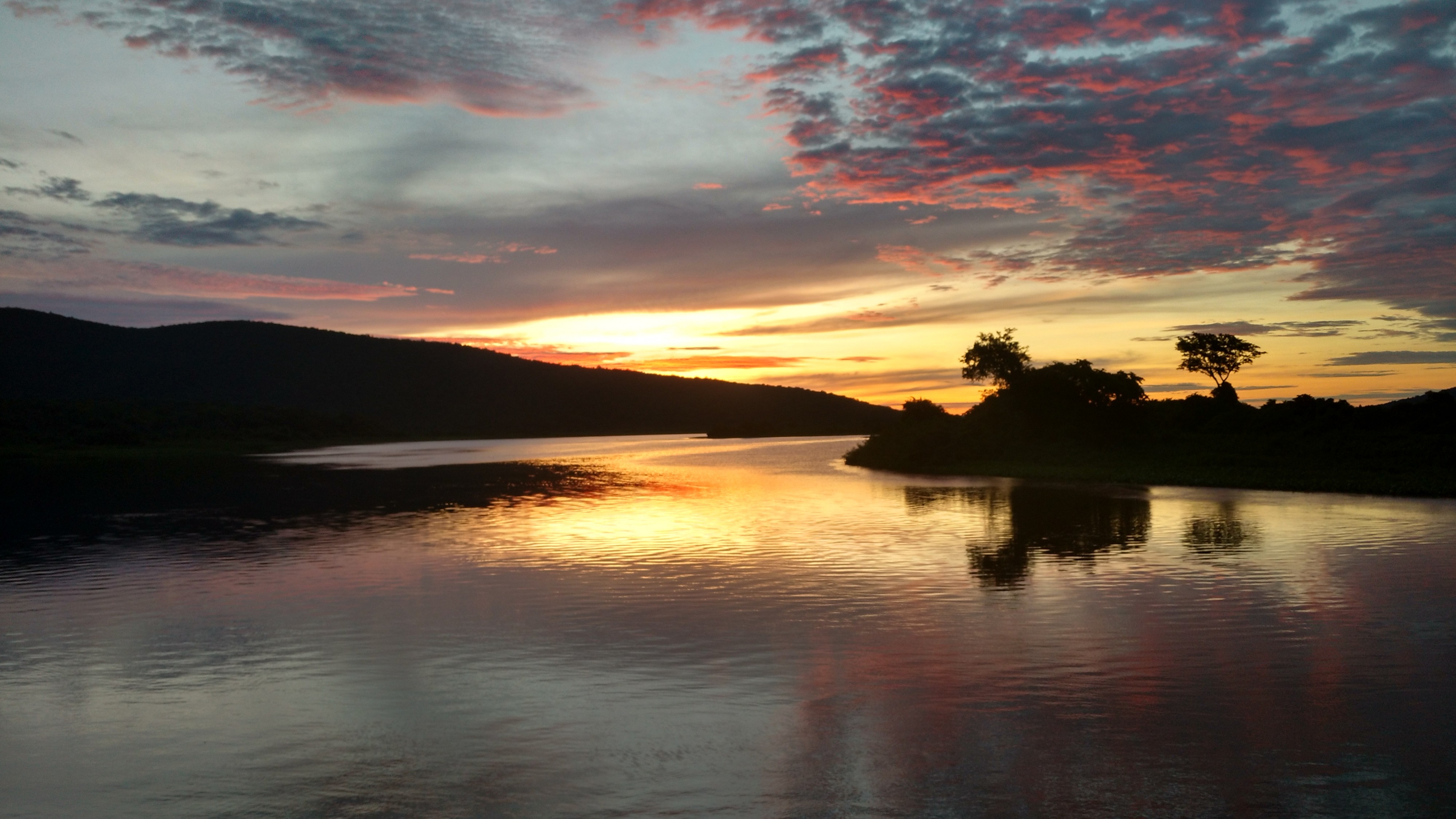 Por do sol rio Paraguai