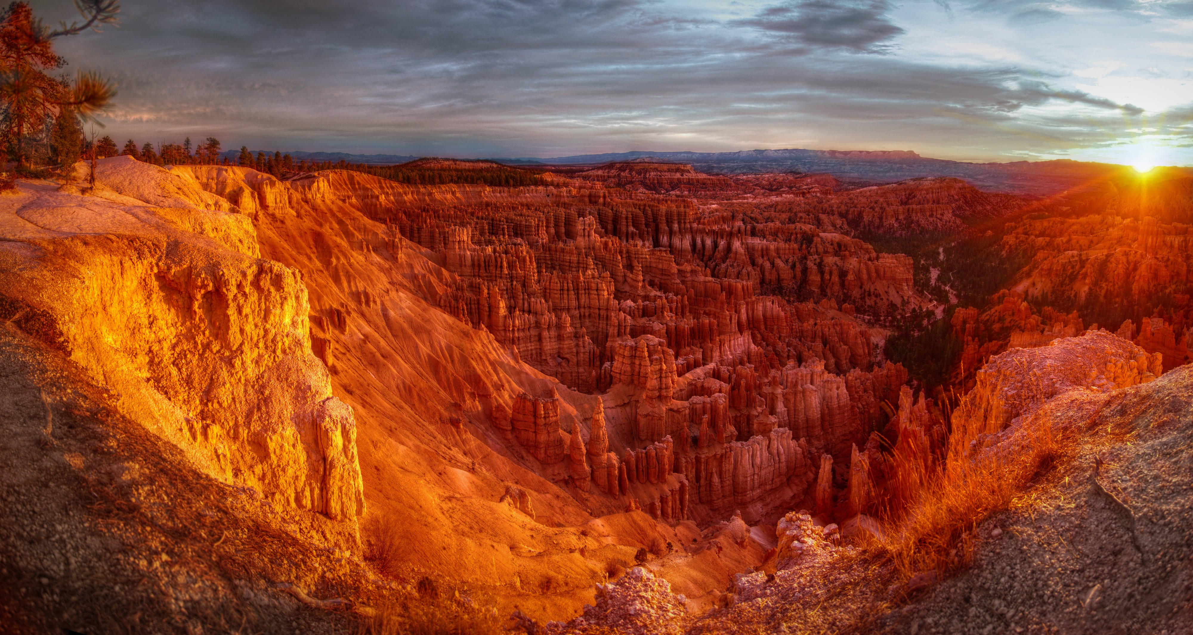 Sunrise at Bryce Canyon (16970762211)