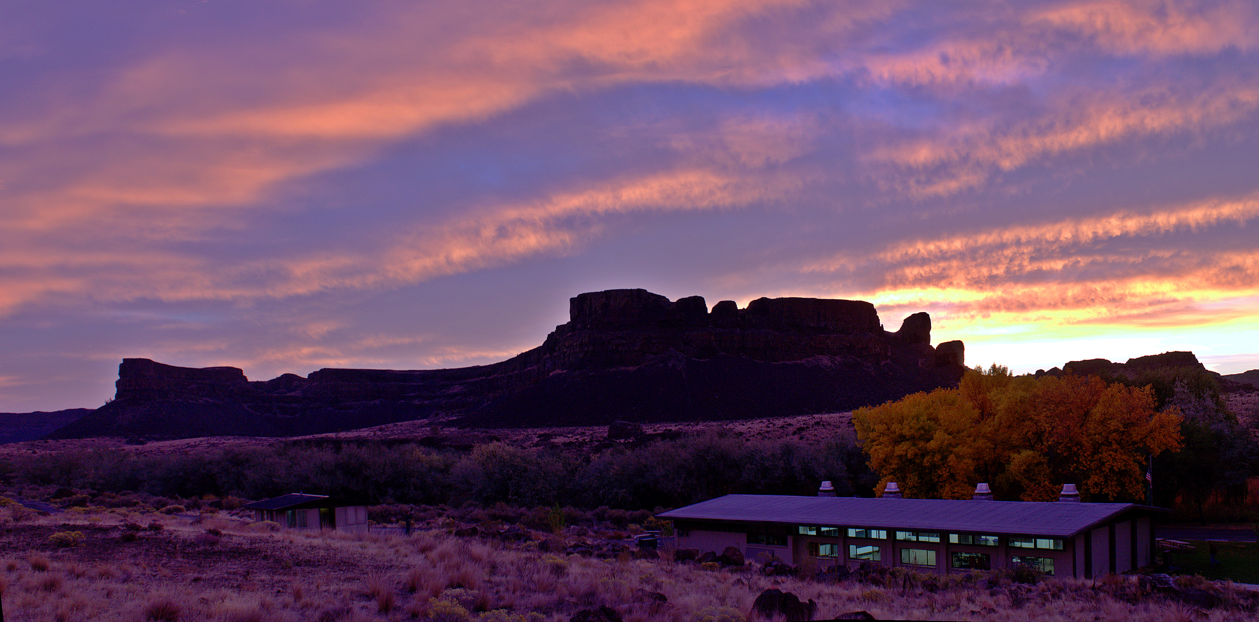 WA-DryFalls-DiningHall-Sunrise v1