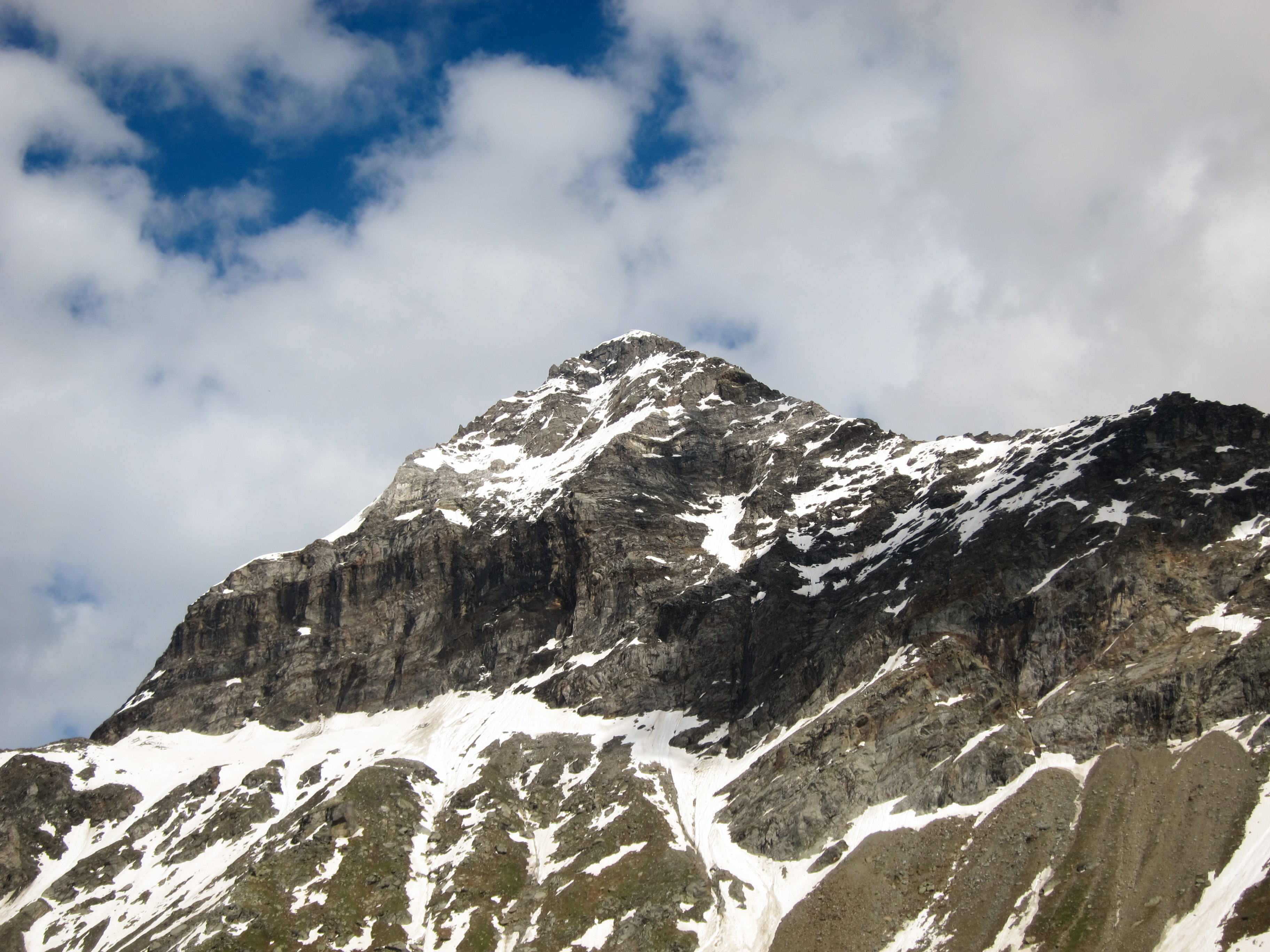 Dettaglio cima del Pizzo Scalino (3.323 m s.l.m.) in Valmalenco, Sondrio, Lombardia, Italy. 2018-06-09