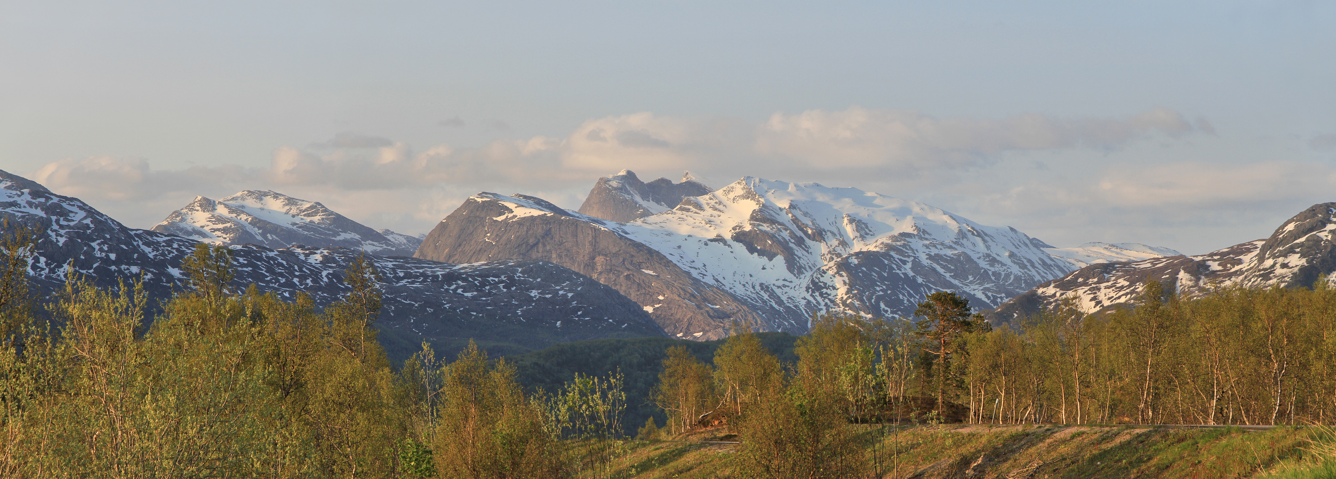 Kviturfjellet & Veikdalsisen, evening, 2011 June