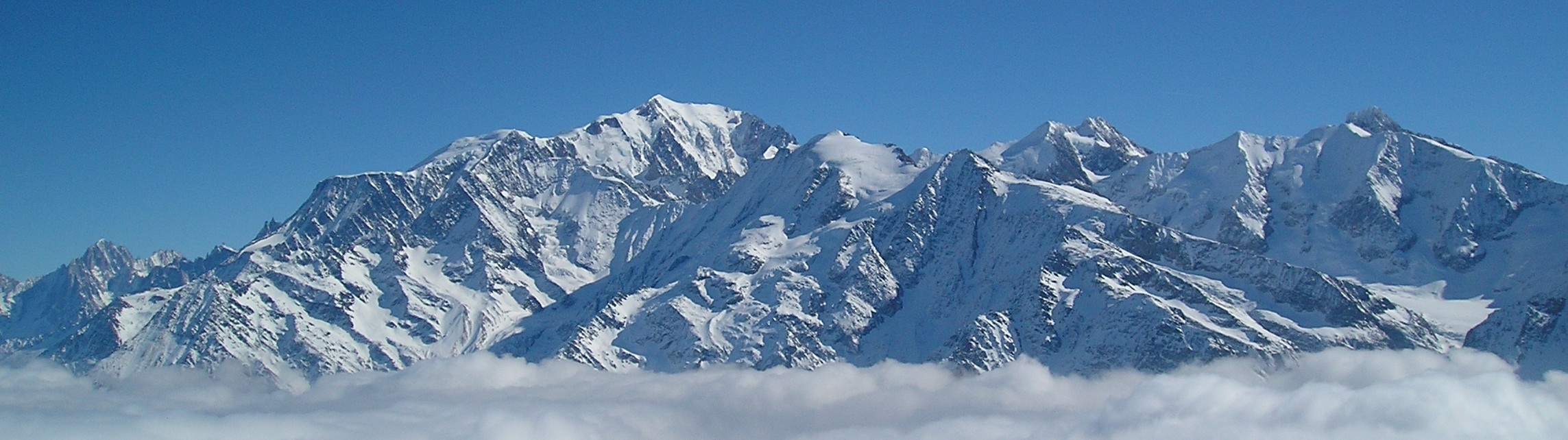 Massif du Mont-Blanc (hiver panoramique)