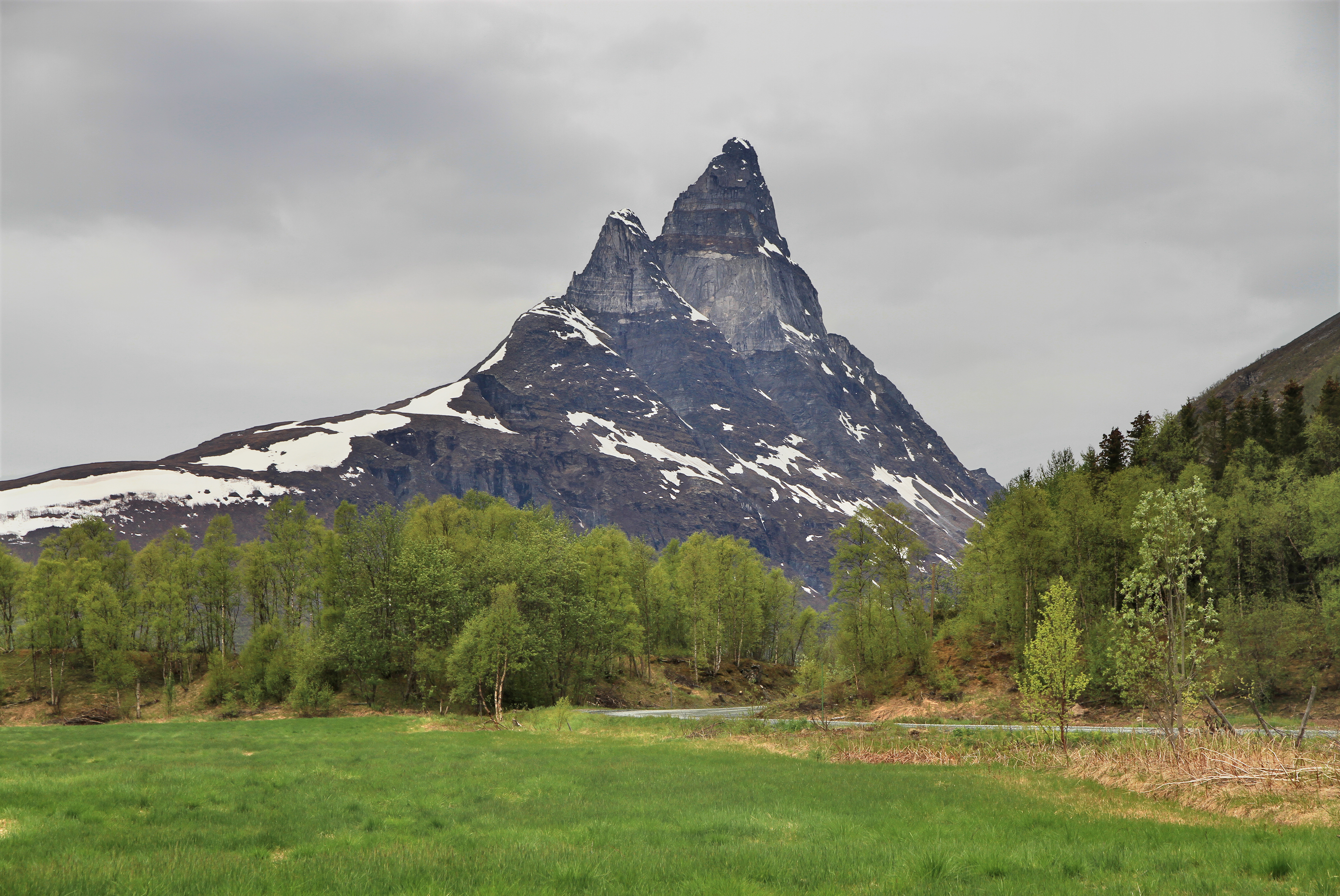 Otertinden as seen from the southeast, Signaldalen, 2011 June