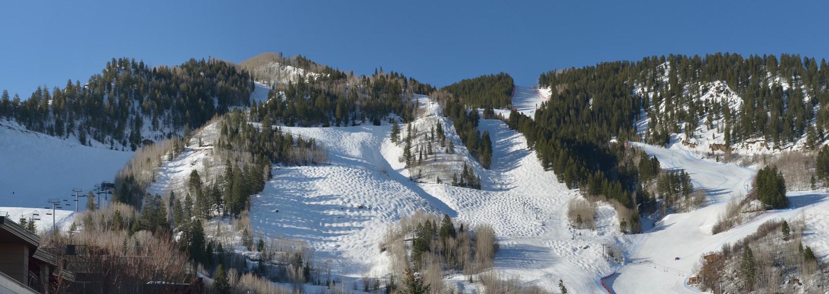 Aspen Mountain skiing near the town