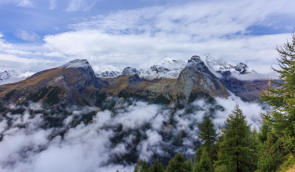 Bergtocht van Gimillan (1805m.) naar Colle Tsa Sètse in Cogne Valley (Italië). Zicht op de omringende alpentoppen van Gran Paradiso 02