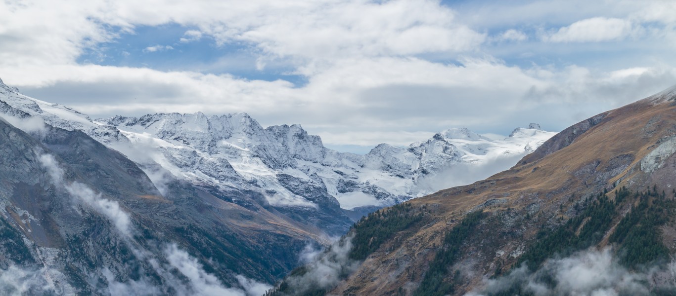 Bergtocht van Gimillan (1805m.) naar Colle Tsa Sètse in Cogne Valley (Italië). Zicht op de omringende alpentoppen van Gran Paradiso 05
