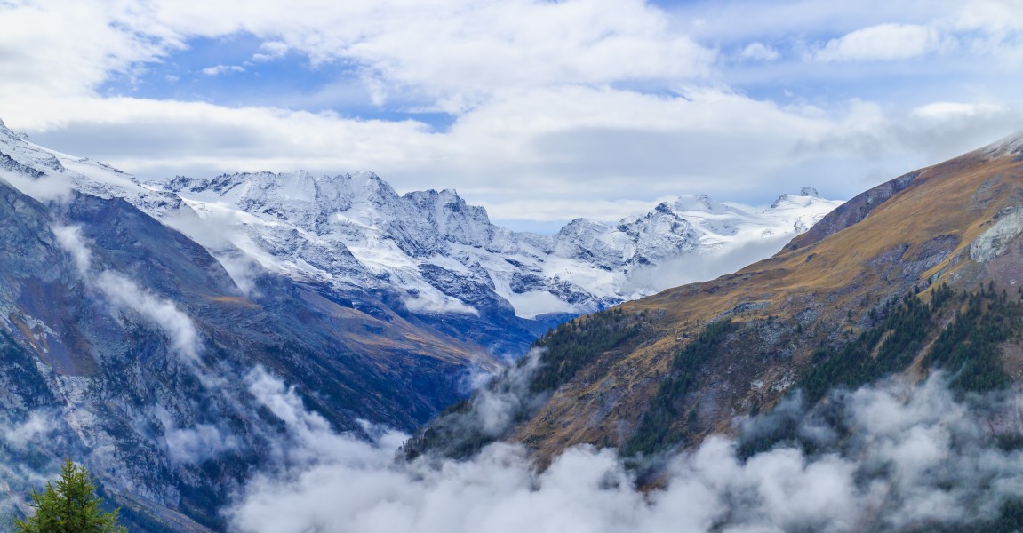 Bergtocht van Gimillan (1805m.) naar Colle Tsa Sètse in Cogne Valley (Italië). Zicht op de omringende alpentoppen van Gran Paradiso 06