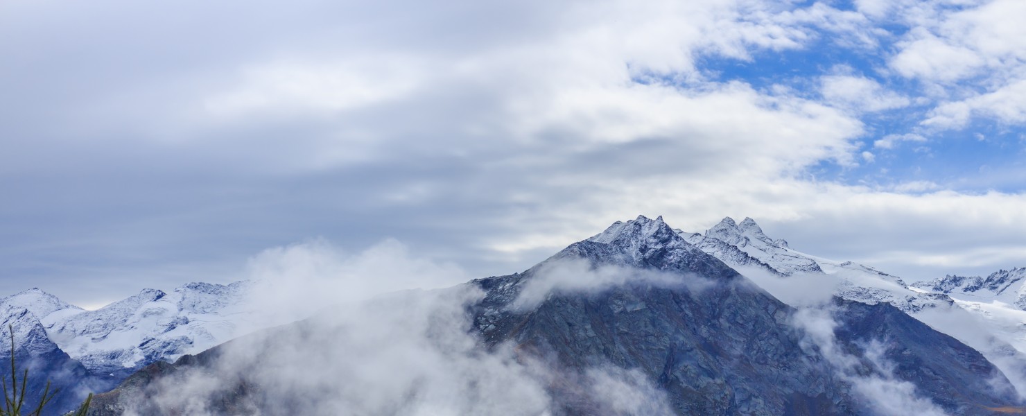 Bergtocht van Gimillan (1805m.) naar Colle Tsa Sètse in Cogne Valley (Italië). Zicht op de omringende alpentoppen van Gran Paradiso 10