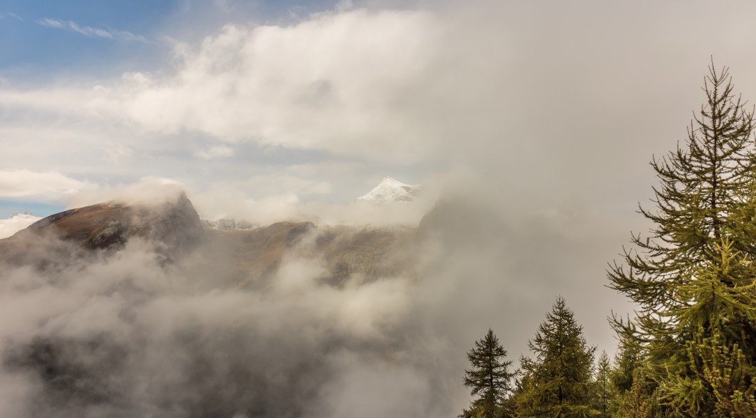 Bergtocht van Gimillan (1805m.) naar Colle Tsa Sètse in Cogne Valley (Italië). Zicht op de omringende alpentoppen van Gran Paradiso 16