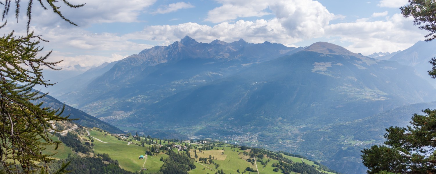 Bergtocht van Homene Dessus naar Vens in Valle d'Aosta. Zicht op Valle d'Aosta 02