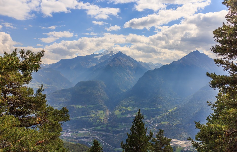 Bergtocht van Homene Dessus naar Vens in Valle d'Aosta. Zicht op Valle d'Aosta 04