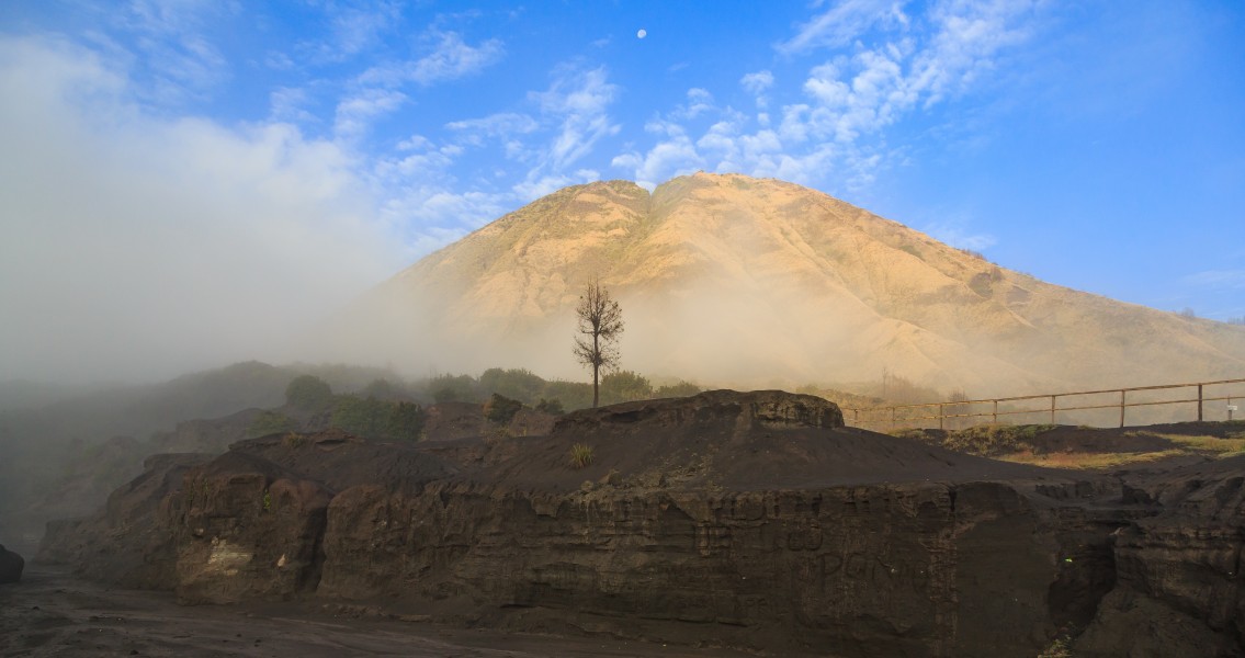Bromo-Tengger-Semeru-National-Park Indonesia Mount-Batok-03