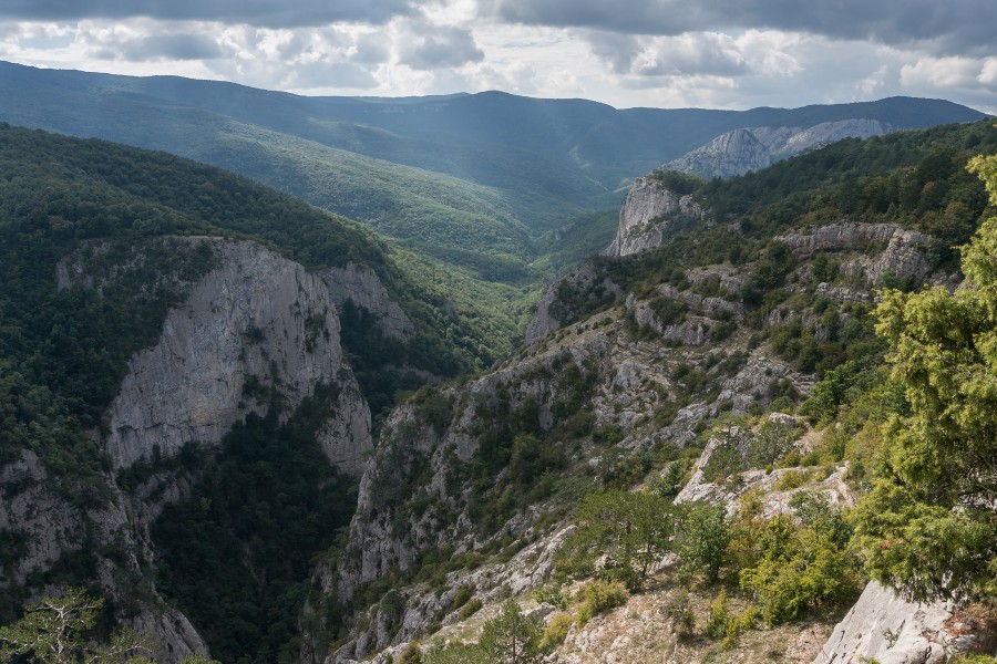 Вид на Большой каньон Крыма со стороны тур. стоянки 
