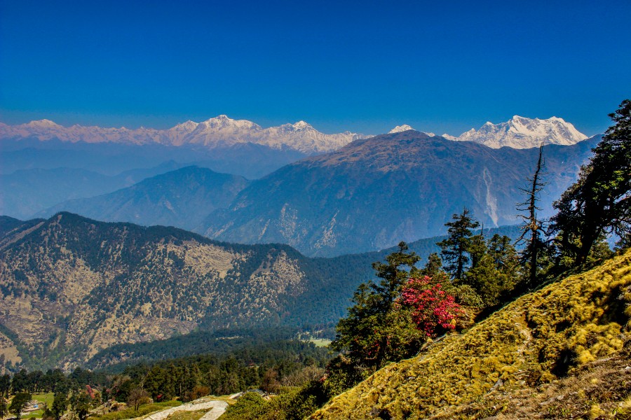 Himalayan Range - chaukhamba peak - Layers of mountains