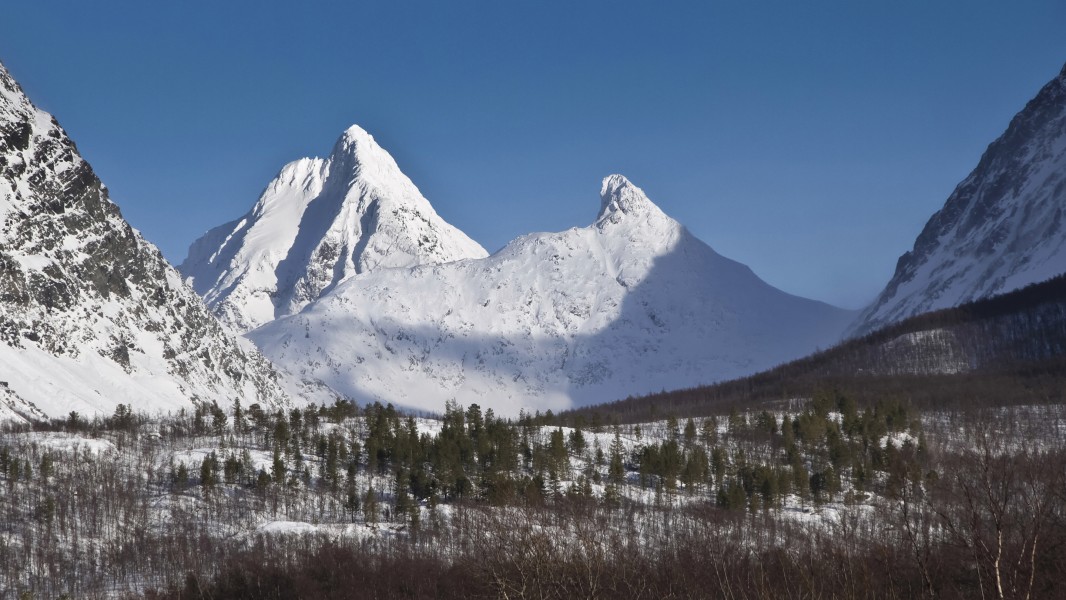 Nállangáisi & Sfinxen from southwest, 2012 March