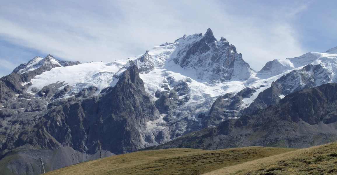 Plateau d'emparis. View Massif de la Meije 02