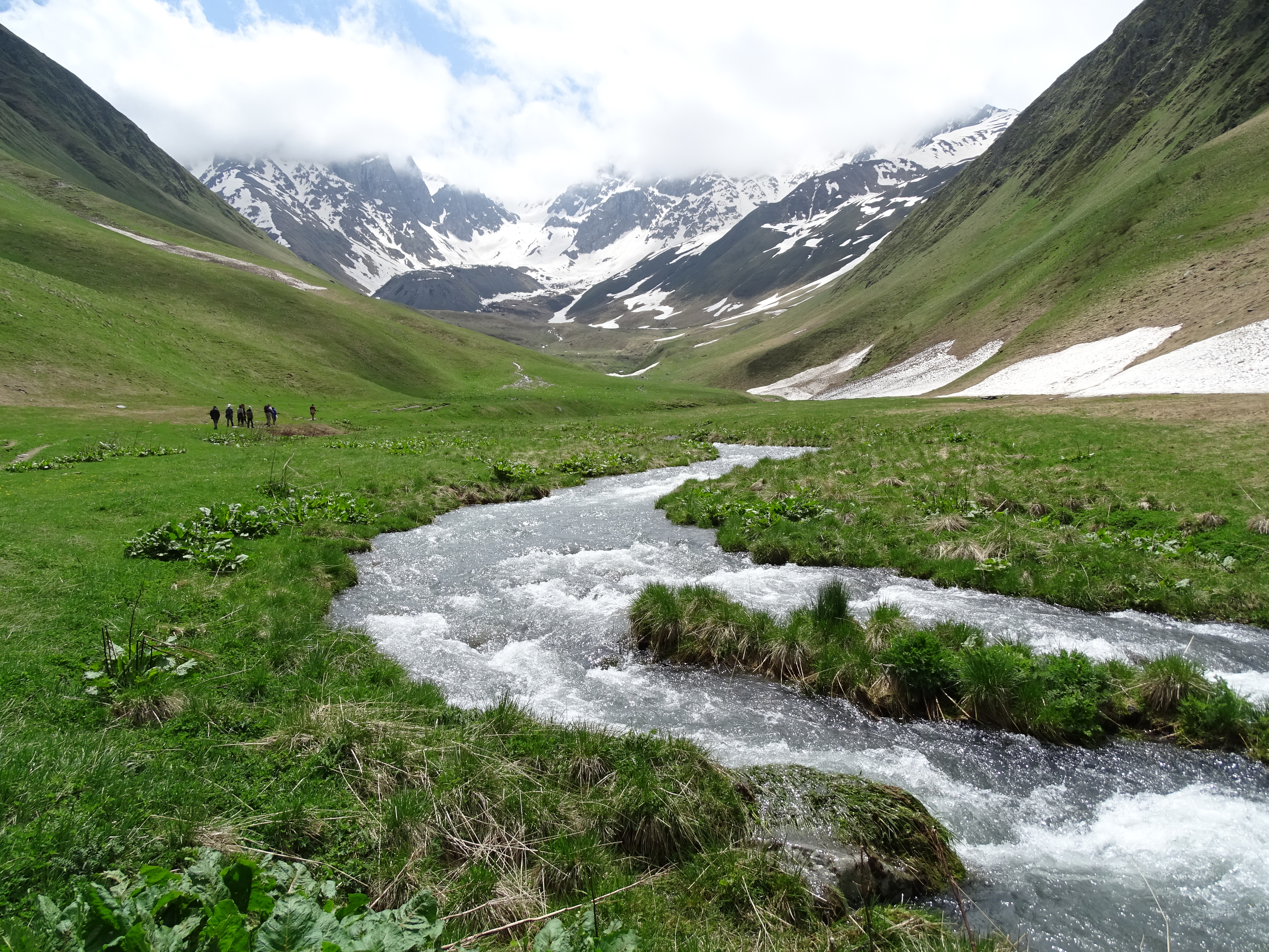 Scenery en route from Juta to Mount Chaukhi - Sno Valley - Greater Caucasus - Georgia - 18 (18454263859) (2)