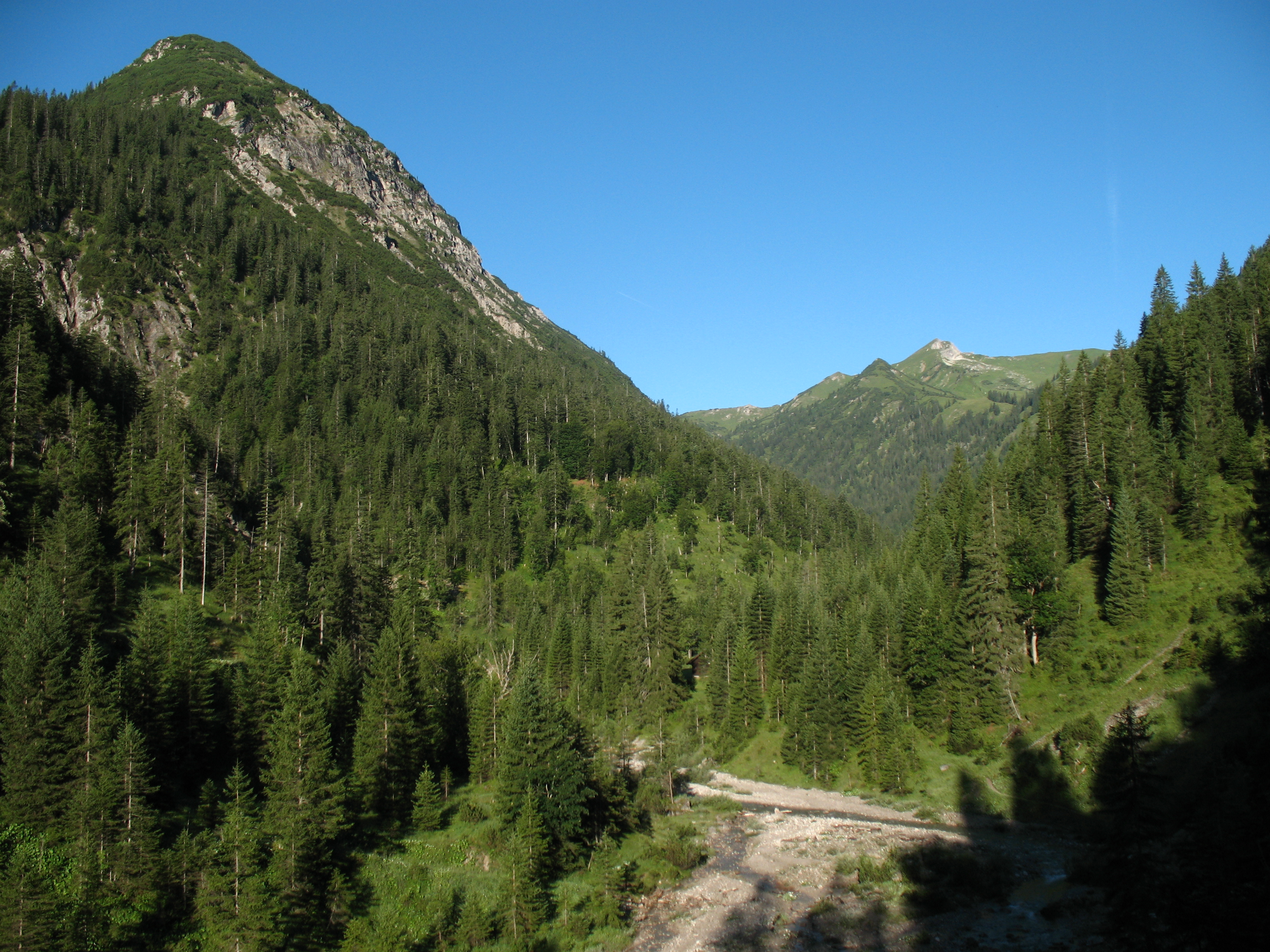 Schochenspitze from Weissenbach-Valley