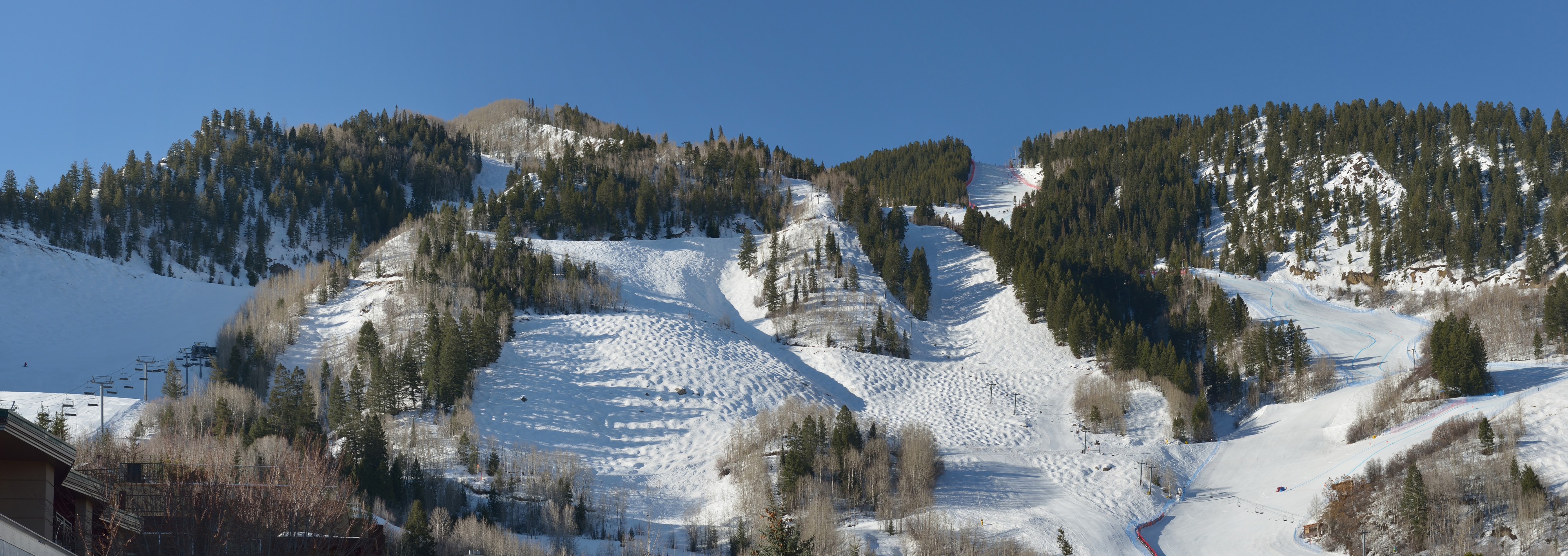 Aspen Mountain skiing near the town