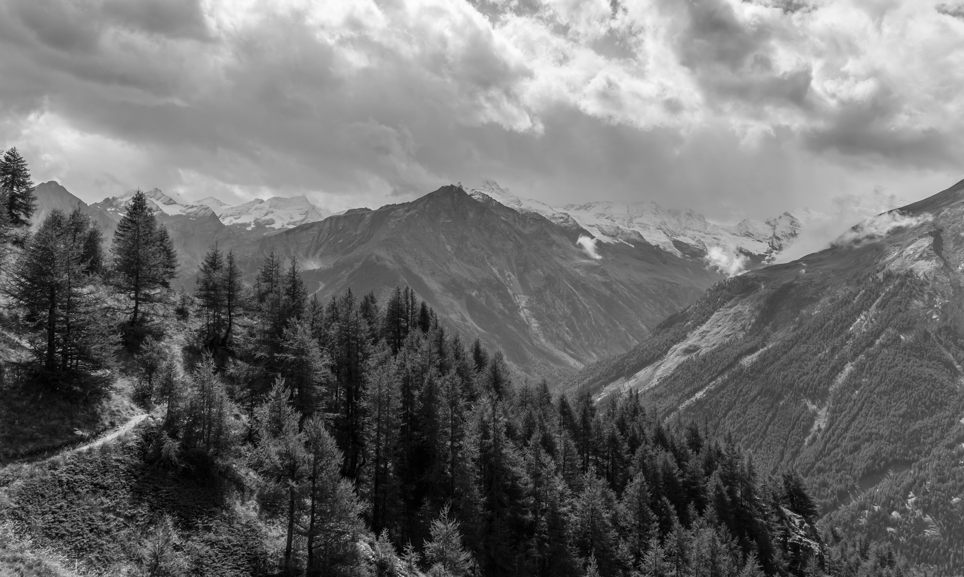 Bergtocht van Gimillan (1805m.) naar Colle Tsa Sètse in Cogne Valley (Italië). Zicht op de omringende alpen 02
