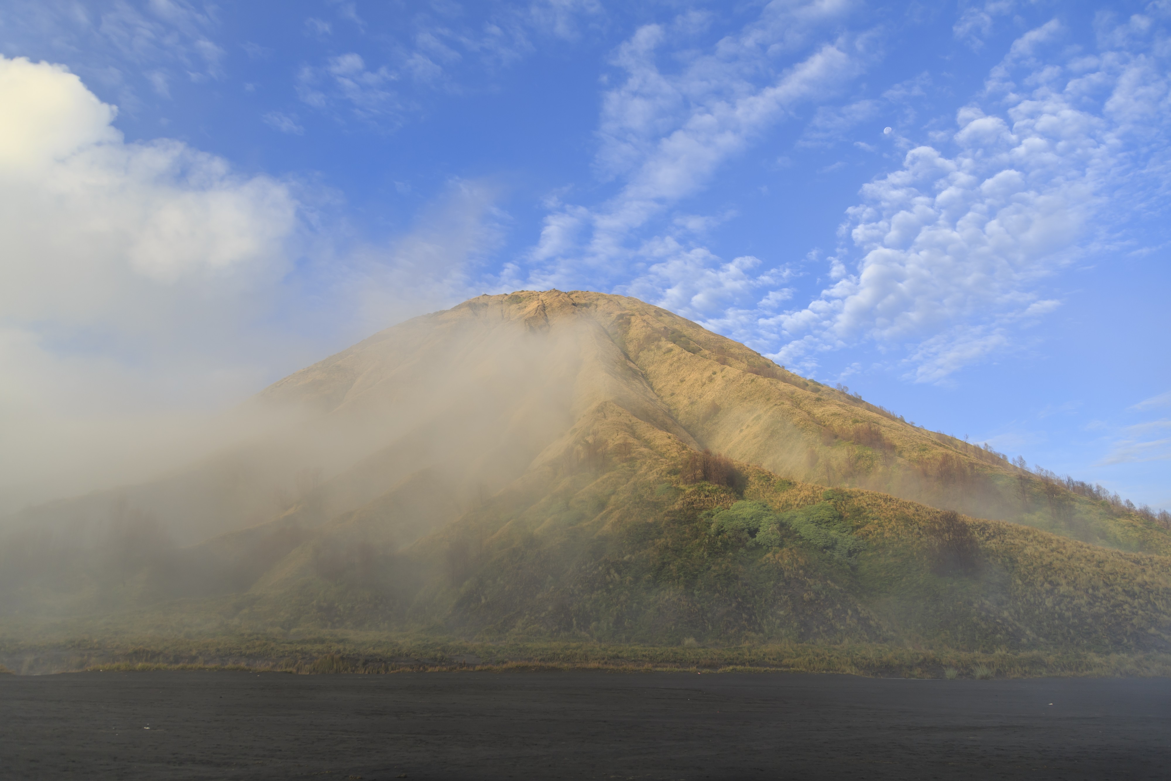 Bromo-Tengger-Semeru-National-Park Indonesia Mount-Batok-02a